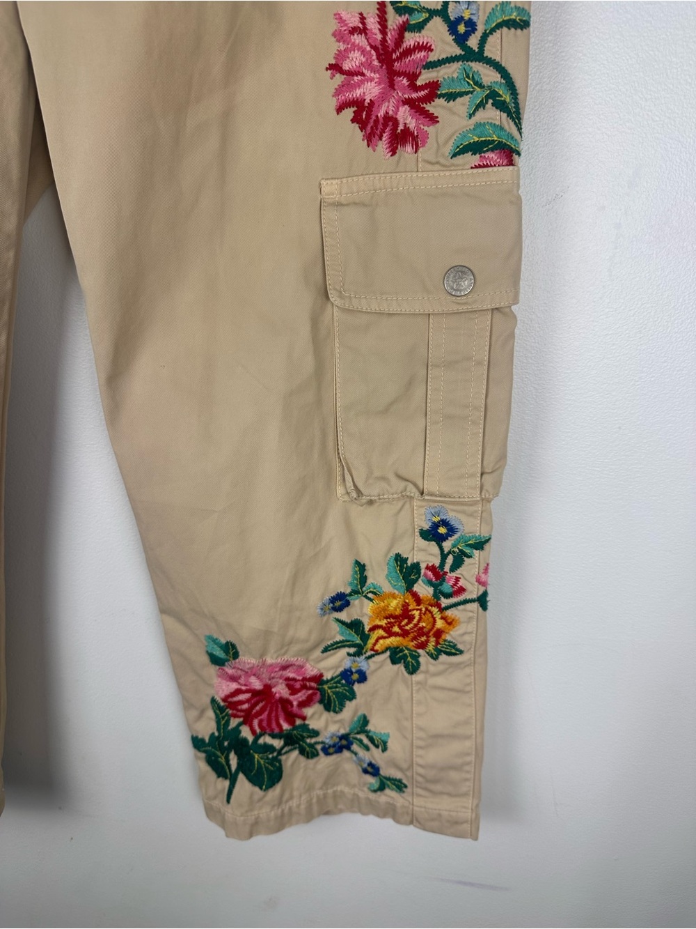 Johnny Was Cargo Pockets Wide Leg Crop Floral Emrboidered Pants Women’s Sz M - Picture 2 of 12